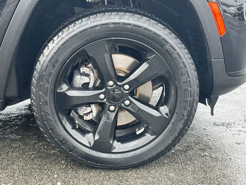 Used 2023 Jeep Grand Cherokee L Altitude image 10