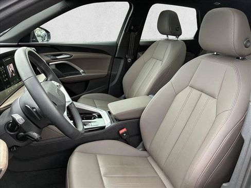 Certified 2025 Audi Q5 Premium w/ Convenience Package AWD/4WD image 12