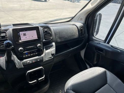 Used 2024 RAM ProMaster 2500 w/ Convenience Group image 10