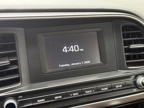 Used 2020 Hyundai Elantra SE FWD image 23