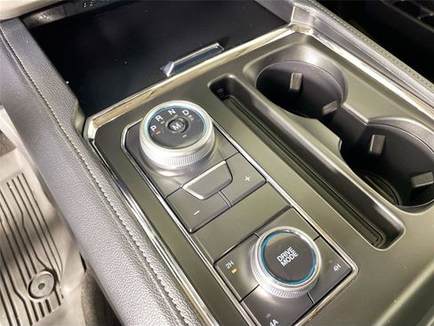 Used 2024 Ford Expedition XLT image 17