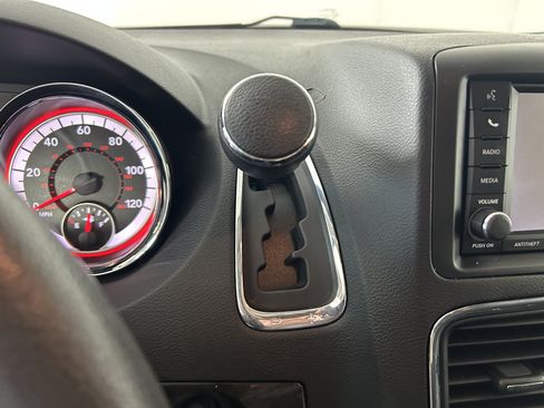 Used 2018 Dodge Grand Caravan SE w/ UConnect Hands-Free Group FWD image 17