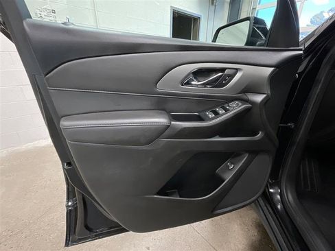 Used 2022 Chevrolet Traverse LT image 10