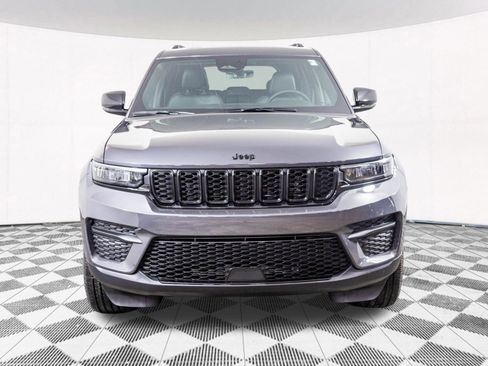 New 2025 Jeep Grand Cherokee Altitude image 5