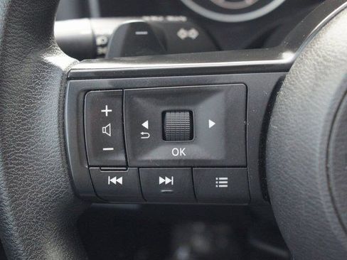 Used 2023 Nissan Rogue S image 8