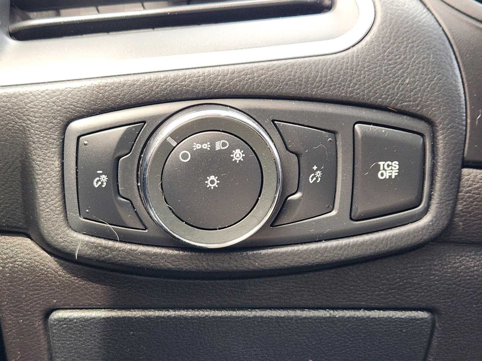 Used 2019 Ford Edge SE FWD image 25