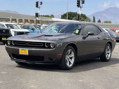 Used 2020 Dodge Challenger SXT RWD image 7