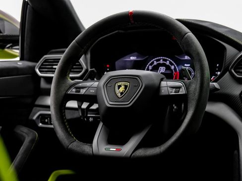 Used 2023 Lamborghini Urus Performante AWD/4WD image 18