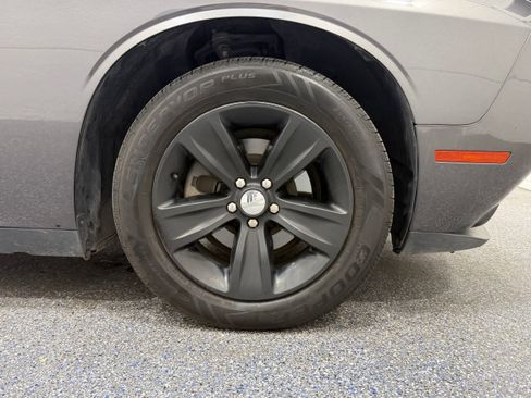 Used 2016 Dodge Challenger SXT RWD image 14