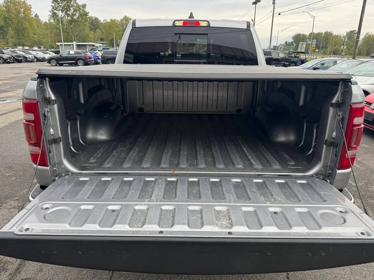 Used 2019 RAM 1500 4x4 Crew Cab image 17