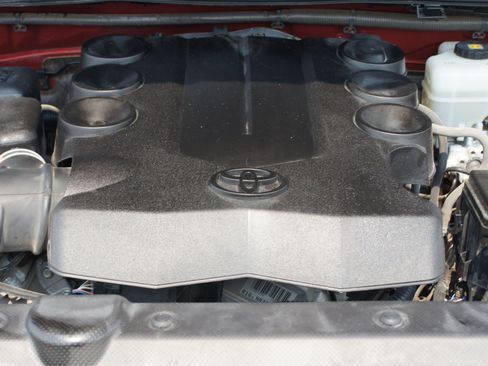 Used 2020 Toyota 4Runner SR5 AWD/4WD image 26