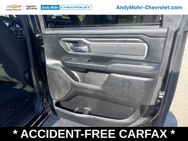 Used 2019 RAM 1500 4x4 Crew Cab image 17