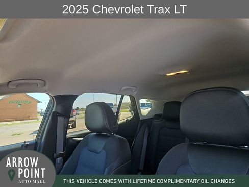 Used 2025 Chevrolet Trax LT image 22