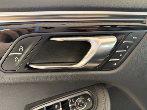 Used 2024 Porsche Macan image 19