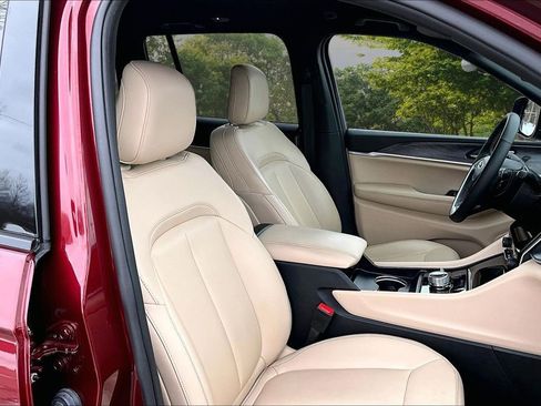 Used 2024 Jeep Grand Cherokee Limited image 7