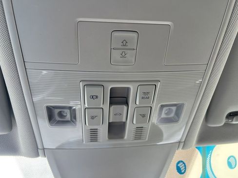 Used 2023 Volkswagen Tiguan SE image 39