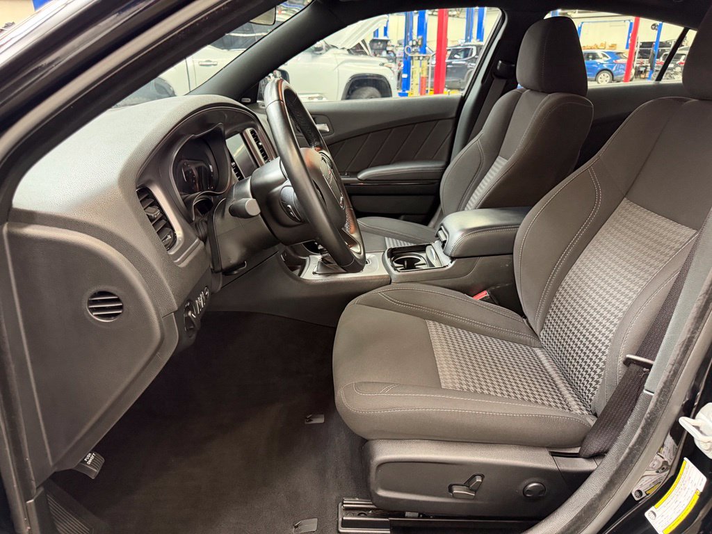 Used 2023 Dodge Charger SXT w/ Blacktop Package RWD image 15