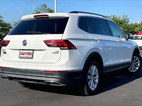 Used 2018 Volkswagen Tiguan SE w/ 3rd Row Seat Package AWD/4WD image 12