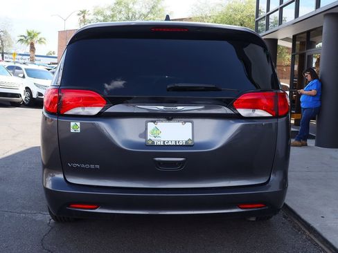 Used 2021 Chrysler Voyager Lxi image 9