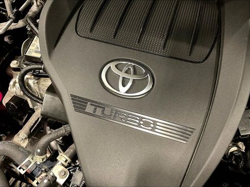 Used 2023 Toyota Highlander XLE image 32
