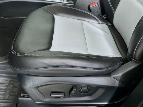 Certified 2022 Ford Explorer XLT w/ Equipment Group 202A image 31