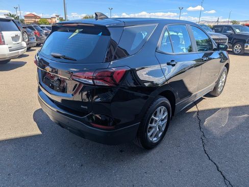 Used 2022 Chevrolet Equinox LS AWD/4WD image 5