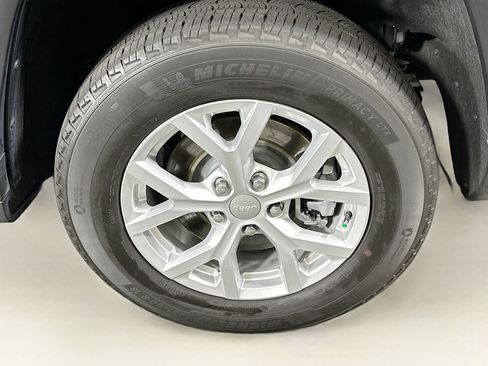 Used 2023 Jeep Grand Cherokee L Limited AWD/4WD image 11
