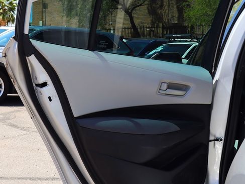 Used 2022 Toyota Corolla LE w/ Carpet Mat Package (TMS) FWD image 31