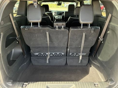 Used 2025 Chrysler Pacifica Limited FWD image 31