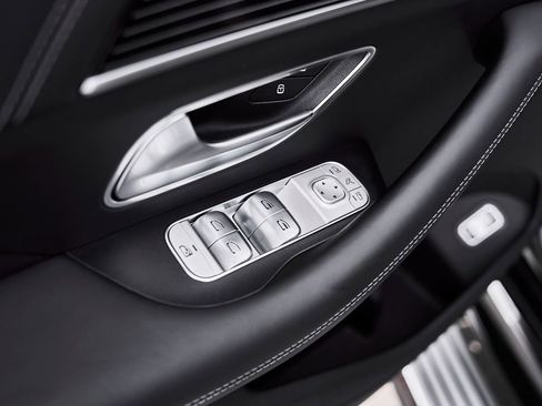 Used 2024 Mercedes-Benz Maybach GLS 600 4MATIC image 33