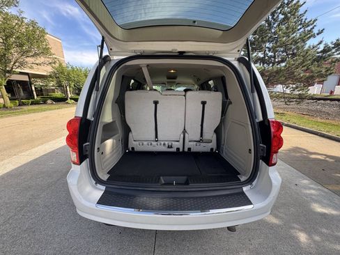 Used 2016 Dodge Grand Caravan SE w/ Quick Order Package 29E SE FWD image 18