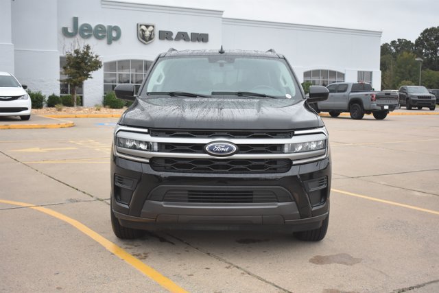 Used 2024 Ford Expedition XLT RWD image 2