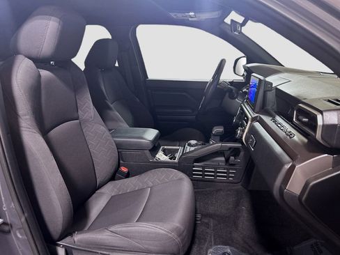 Used 2025 Toyota Tacoma SR5 AWD/4WD image 23