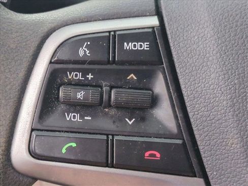 Used 2017 Hyundai Elantra SE image 15