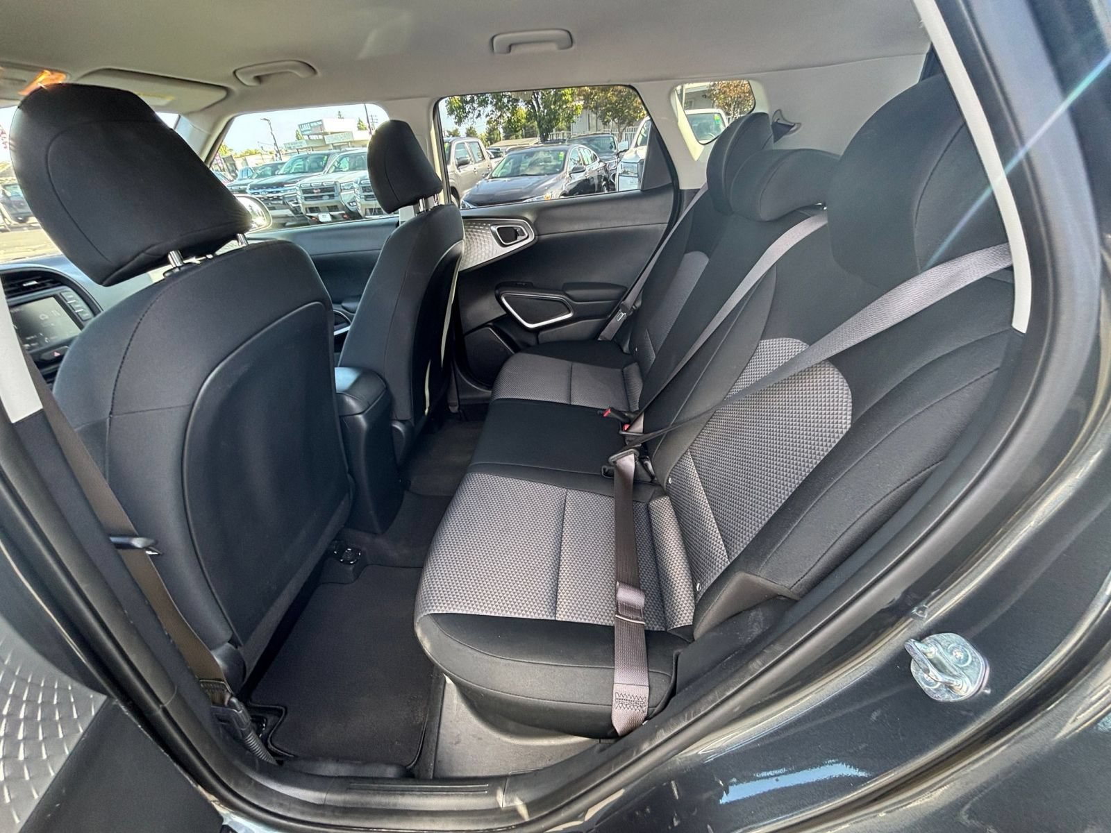 Used 2025 Kia Soul LX w/ LX Technology Package FWD image 22