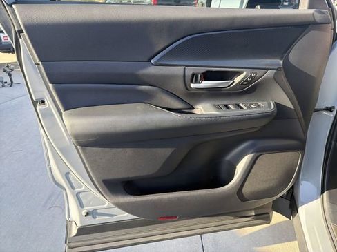 Certified 2025 Toyota Grand Highlander AWD Hybrid image 9
