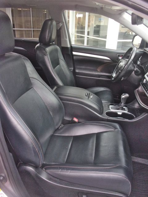 Used 2019 Toyota Highlander XLE AWD/4WD image 35