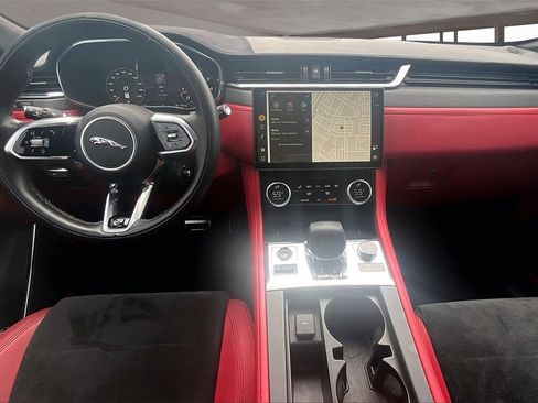 Used 2024 Jaguar F-PACE SVR image 15