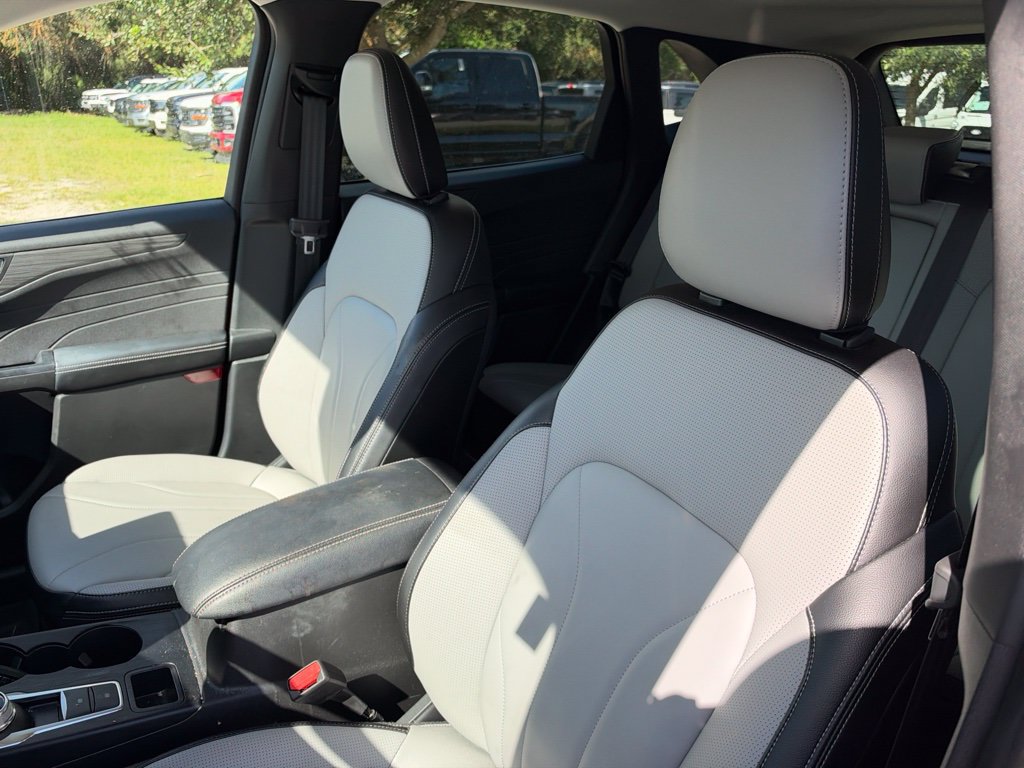 Used 2025 Ford Escape SE w/ PHEV Premium Package FWD image 10
