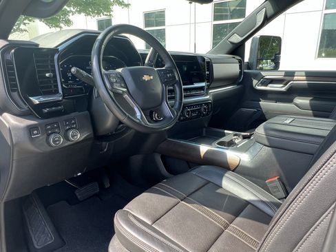Used 2024 Chevrolet Silverado 2500 High Country w/ Technology Package AWD/4WD image 17