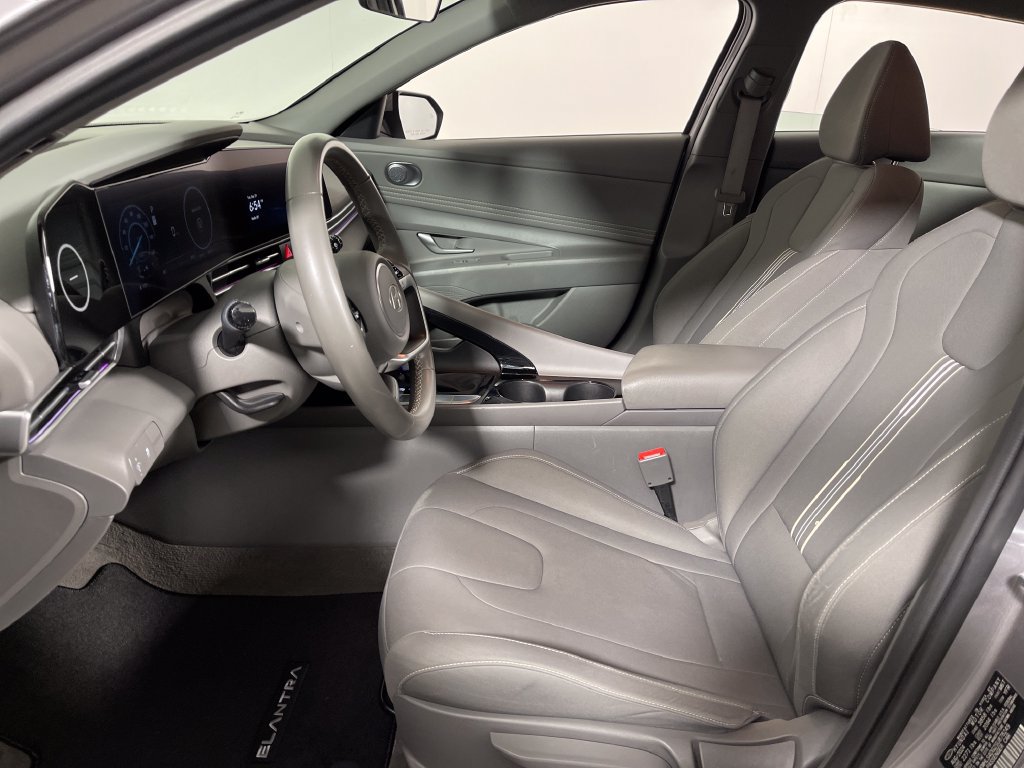 Certified 2025 Hyundai Elantra SEL FWD image 12