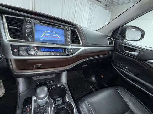 Used 2017 Toyota Highlander Limited AWD/4WD image 24