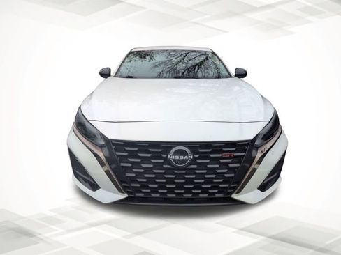 Used 2024 Nissan Altima 2.5 SR image 2