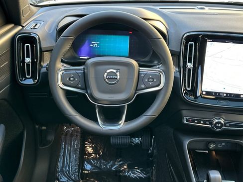 Used 2023 Volvo XC40 Recharge Ultimate image 15