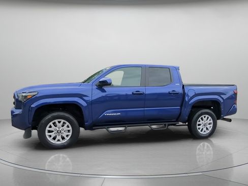 Used 2025 Toyota Tacoma SR5 RWD image 12
