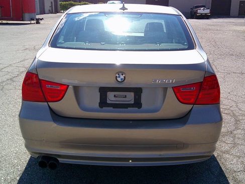 Used 2011 BMW 328i xDrive Sedan AWD/4WD image 6