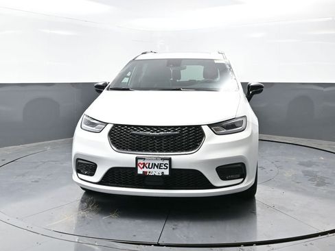 New 2026 Chrysler Pacifica Limited w/ S Appearance Package image 7