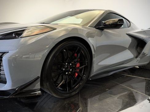 Used 2024 Chevrolet Corvette Z06 w/ Z07 Performance Package RWD image 23
