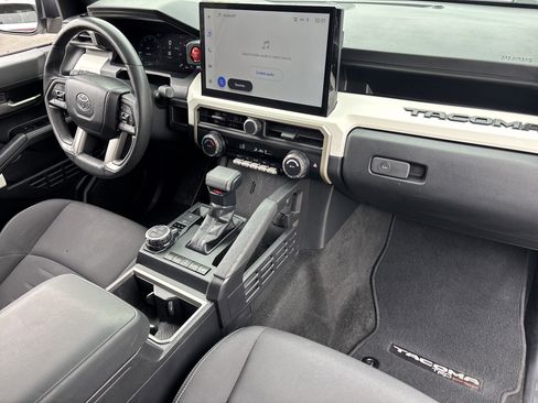 Used 2024 Toyota Tacoma TRD Off-Road image 10