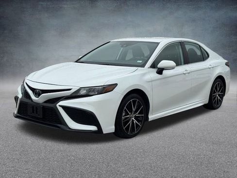 Used 2024 Toyota Camry SE image 7